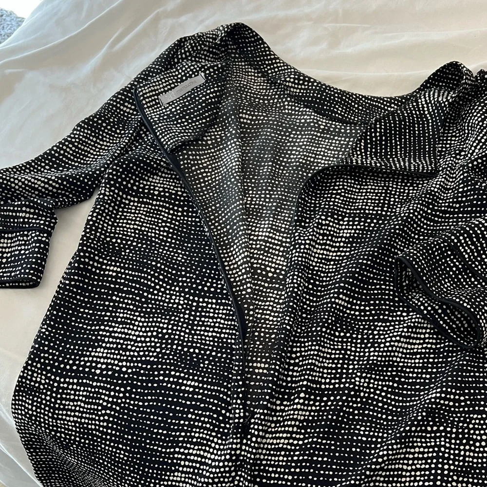 Elegant Black and White Women's Dress - Picture 8 of 9